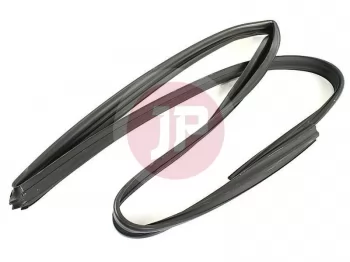 TOYOTA 68152-60011 - RUN, RR DOOR GL